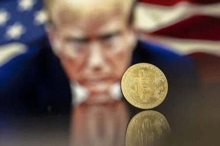 بازار کریپتو در روز نزولی: افت بیت‌کوین و سبزپوشی هدرا و ترامپ