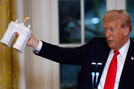 میزبانی ترامپ از میلیاردرهای کریپتو؛ پشت پرده تالار ۲۵۰ میلیون دلاری