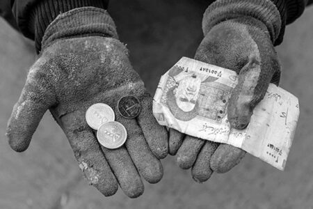 وقتی درآمد کفاف زندگی را نمی‌دهد؛ ۳۰ میلیون ایرانی زیر خط فقر