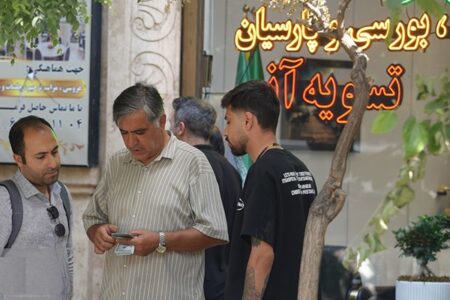 طلا یا دلار؛ کدام بازار سود بیش‌تری دارد؟