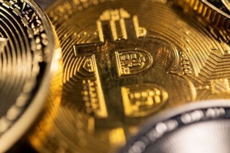 بازار رمزارزها ریزش کرد؛ قیمت بیت‌کوین چند دلار شد؟