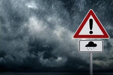 هواشناسی ۲۲ مهر؛ هوای طوفانی و کاهش دما در راه این استان‌ها