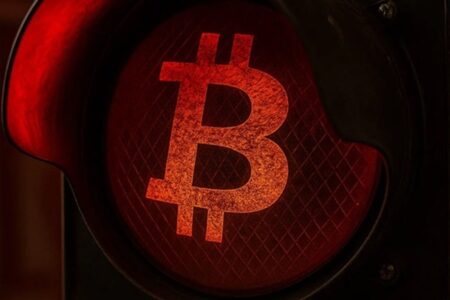 احتمال سقوط قیمت بیت‌کوین به زیر ۱۰۰ هزار دلار جدی شد