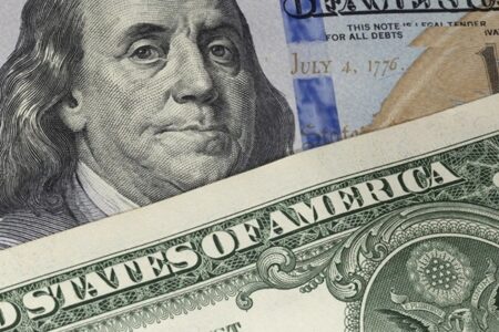 قیمت دلار در آستانه مقاومت تاریخی؛ آیا موج صعودی ادامه دارد؟