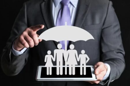 فرزندان تا چه سنی می‌توانند تحت پوشش بیمه‌ای والدین بمانند؟