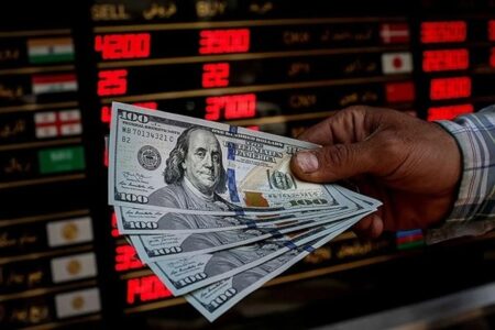 امروز در بازار ارز تجاری؛ ثبات قیمت دلار بعد از جهش ۲ هزار تومانی