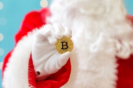 امید بیت‌کوین به «رالی بابا نوئل»؛ نگاه‌ها به فدرال رزرو