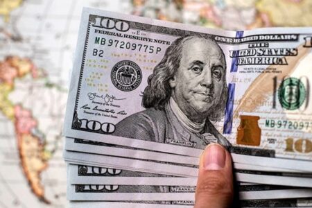 عبور دلار از ۱۰۷ هزار تومان؛ شکست رکورد تاریخی اسکناس و حواله