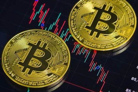 شوک به معامله‌گران؛ بیت‌کوین روی لبه سقوط تاریخی