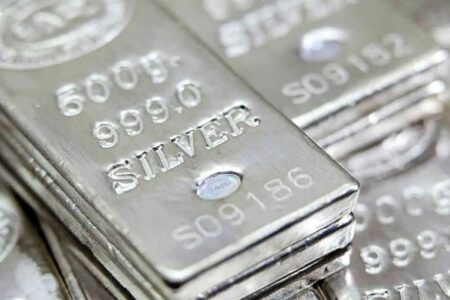 نوسان ۱۰ درصدی نقره؛ معامله‌گران در انتظار موج بعدی بازار
