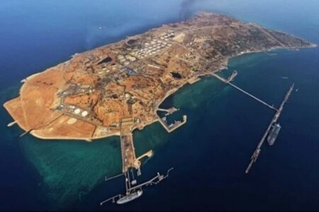 ترکیب جنگ نظامی و اقتصادی در جزیره خارک کلید خورد