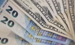 قیمت دلار مبادله‌ای در مرز تغییر کانال؛ یورو چند شد؟