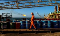 سقوط قیمت نفت؛ برنت بشکه‌ای ۹۴ دلار شد