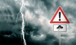 هشدار نارنجی هواشناسی برای ۱۲ استان؛ طوفان و سیلاب در راه است