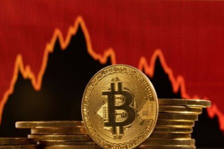 سقوط قیمت بیت‌کوین به زیر ۷۷ هزار دلار