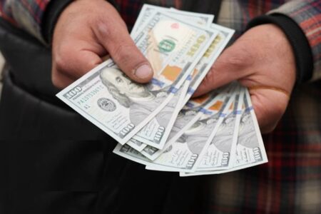 قیمت دلار پایین می‌آید؟ ؛ شوک جنگ به بازار ارز