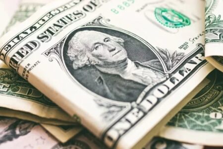 قیمت دلار در آستانه سقوط به کانال ۱۵۰ هزار تومان