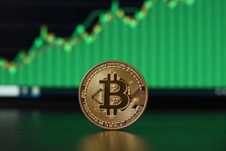 سبزپوشی بازار کریپتو؛ صعود بیت‌کوین به بالای ۶۶ هزار دلار