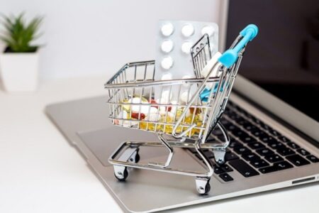 وزارت بهداشت؛ فعلا منتظر فروش اینترنتی دارو نباشید