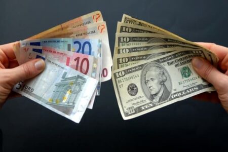 سقوط صبحگاهی قیمت دلار؛ یورو چقدر ارزان شد؟