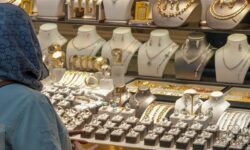 سرمایه‌گذاری در روزهای پرریسک؛ طلا بخریم یا سهام؟