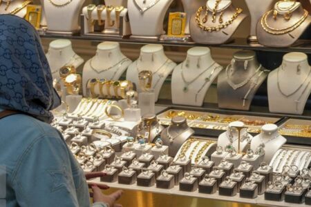 سرمایه‌گذاری در روزهای پرریسک؛ طلا بخریم یا سهام؟