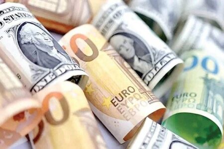 بازار ارز عقب‌نشینی کرد؛ سقوط قیمت دلار و یورو امروز