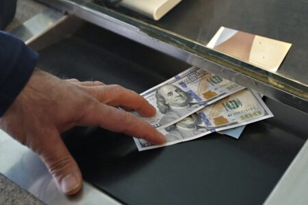 تداوم صعود قیمت دلار رسمی؛ یورو ۱۸۳ هزار تومان شد