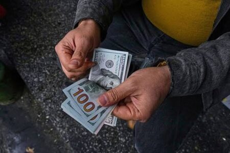 بازار ارز داغ شد؛ دلار در آستانه ۱۹۳ هزار تومان شدن
