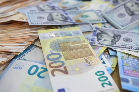 خیز دوباره قیمت دلار در بازار؛ یورو ۸ هزار تومان گران شد