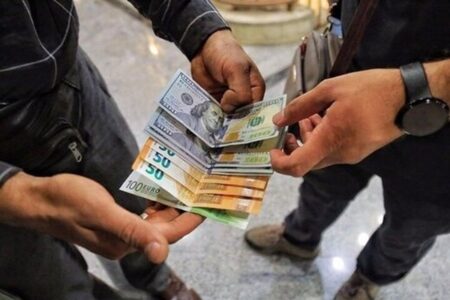 سیگنال جدید به بازار ارز؛ قیمت دلار ۲۰۰ هزار و ۶۰۰ تومان شد