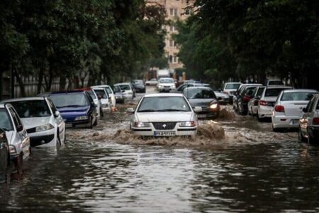 هشدار سیلاب در گیلان؛ آبگرفتگی شدید در خیابان‌های رشت