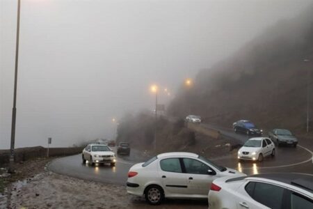 هشدار به مسافران؛ مه و ترافیک سنگین در جاده چالوس و هراز