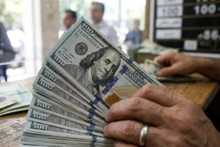 شوک ارزی در بازار؛ قیمت دلار ۵ هزار تومان گران شد