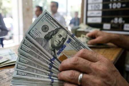 شوک ارزی در آغاز هفته؛ قیمت دلار و یورو در مدار جهش