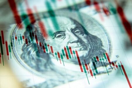 بازار ارز قرمز شد؛ سقوط بیش از ۲ هزار تومانی قیمت دلار و یورو