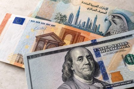 سقوط همزمان قیمت‌ها در بازار ارز؛ دلار ۲۳۰ هزار تومان شد