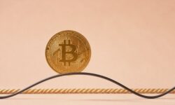 بیت‌کوین در آستانه دومین اکتبر قرمز؛ ۴ نشانه امید به صعود
