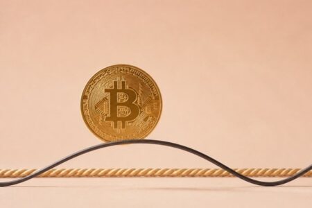 بیت‌کوین در آستانه دومین اکتبر قرمز؛ ۴ نشانه امید به صعود
