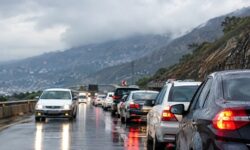 هشدار به مسافران؛ باران و ترافیک سنگین در جاده چالوس