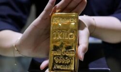 پیش‌بینی قیمت طلا تا پایان ۲۰۲۶؛ سقوط ۲۰ درصدی ادامه دارد؟